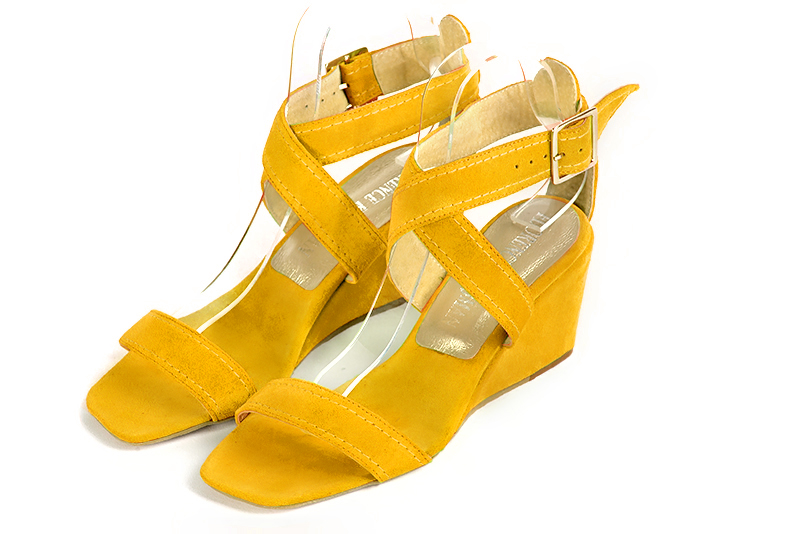 Yellow women's fully open sandals, with crossed straps. Square toe. Medium wedge heels. Front view - Florence KOOIJMAN